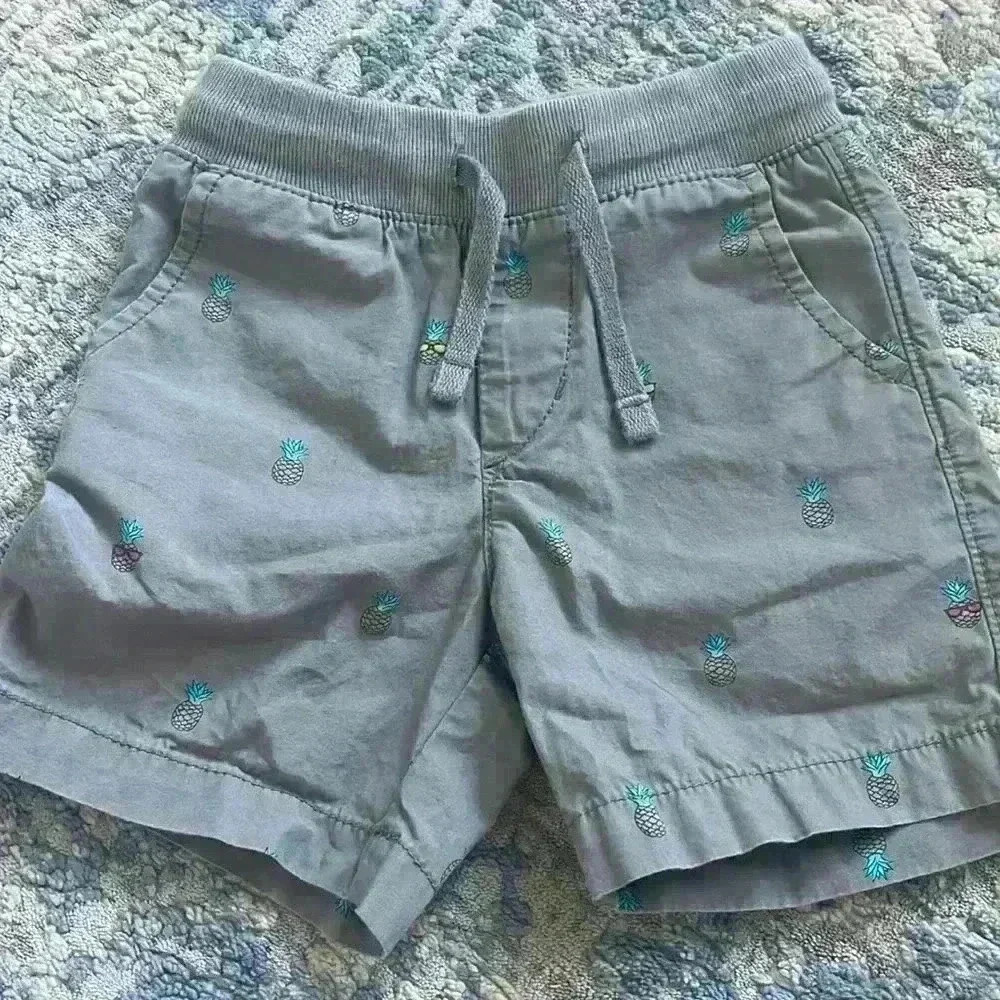 Gap pineapple shorts